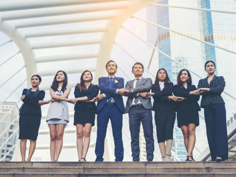 Màn hình điện thoại hiển thị thông báo kiểm tra thực tế trong trò chơi xóc đĩa, nhắc nhở thời gian chơi