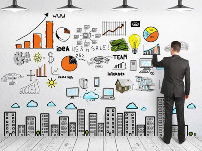 Người chơi quan sát bàn xóc đĩa để đưa ra chiến lược